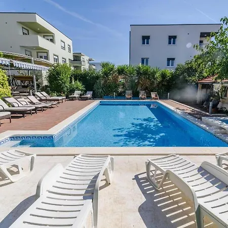 Apartmán Mary & Pool